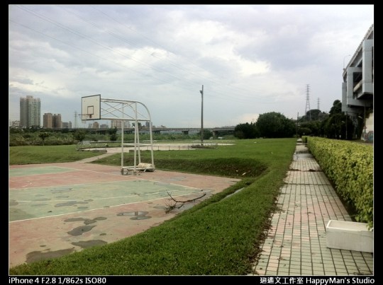 被蘇力颱風掃過的福和河堤