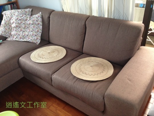 沙發上的草坐墊