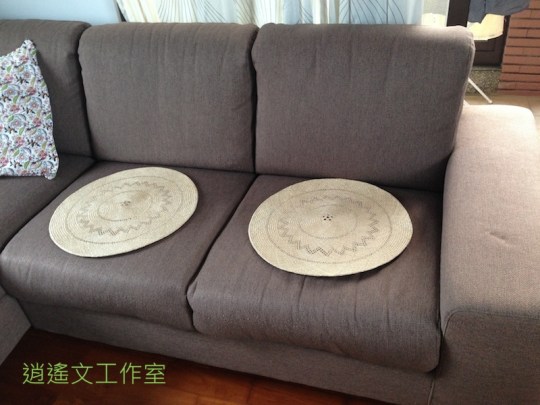 沙發上的草坐墊2